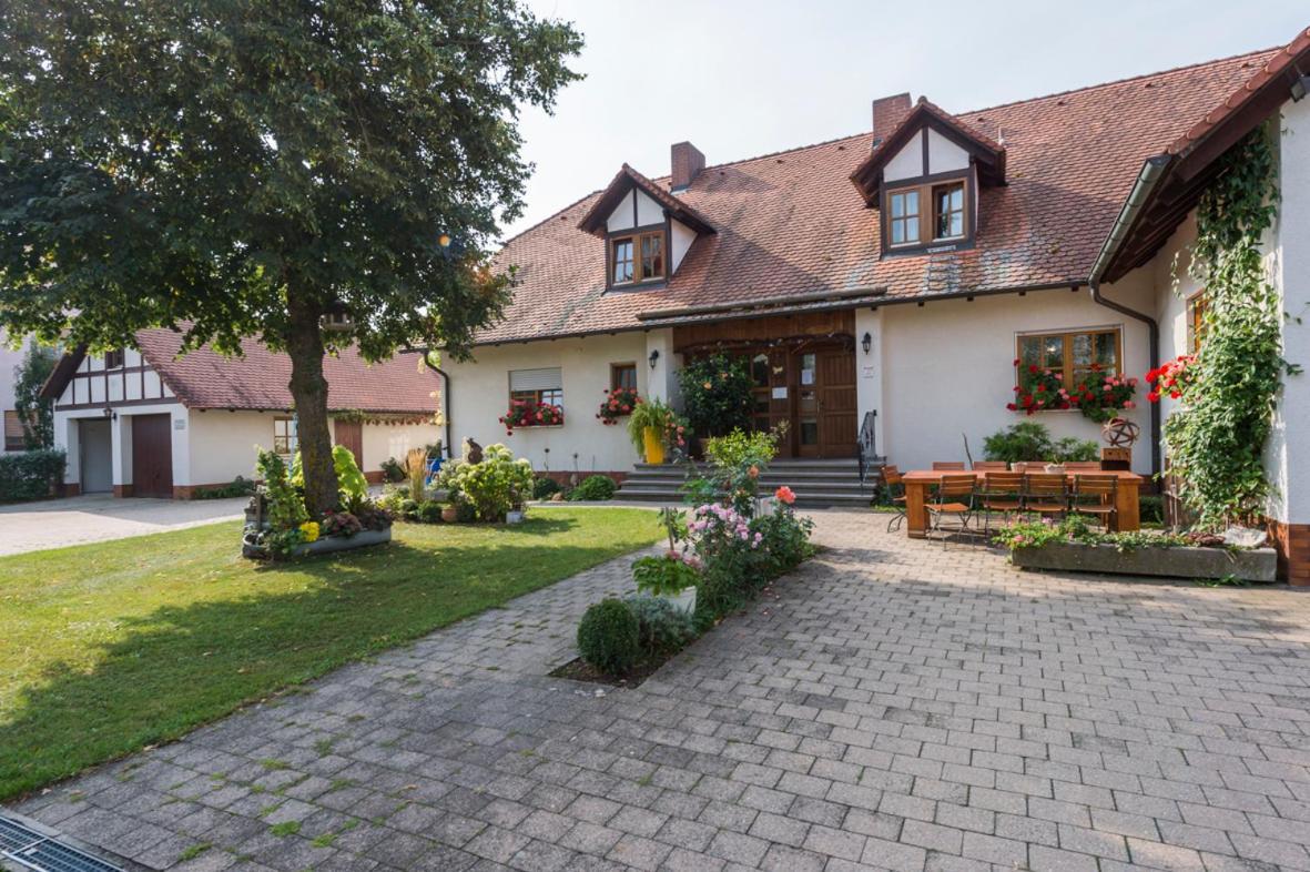 Oberdachstetten Gasthaus-Pension Hofmann מראה חיצוני תמונה