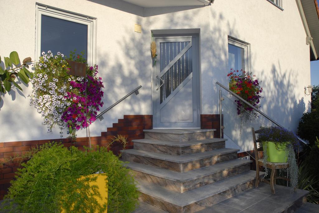 Oberdachstetten Gasthaus-Pension Hofmann מראה חיצוני תמונה