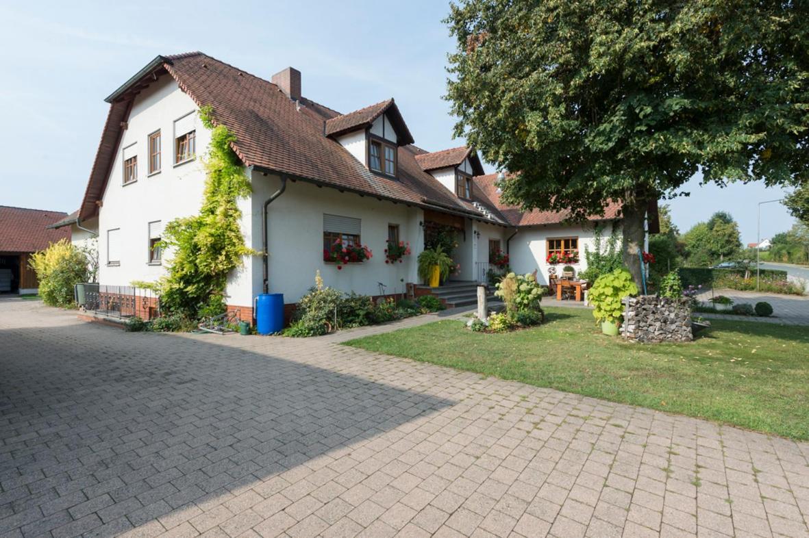 Oberdachstetten Gasthaus-Pension Hofmann מראה חיצוני תמונה